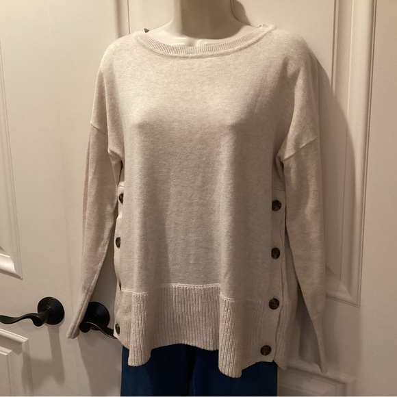 Tahari Sweater Lot of 2 - Picture 3 of 6
